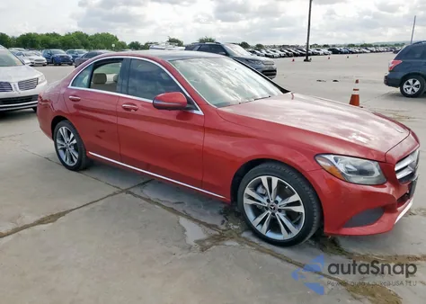 2018 Mercedes-Benz C 300 4Matic из США, поврежденный, VIN 55SWF4KBXJU258929